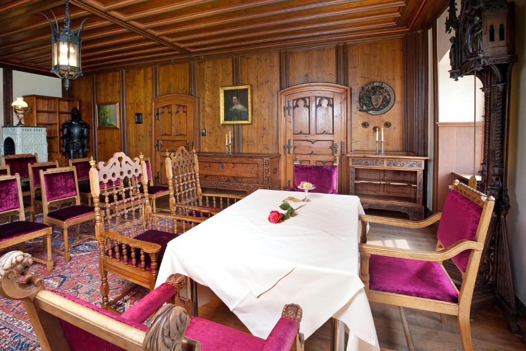Schloss Zu Хопферау Екстериор снимка