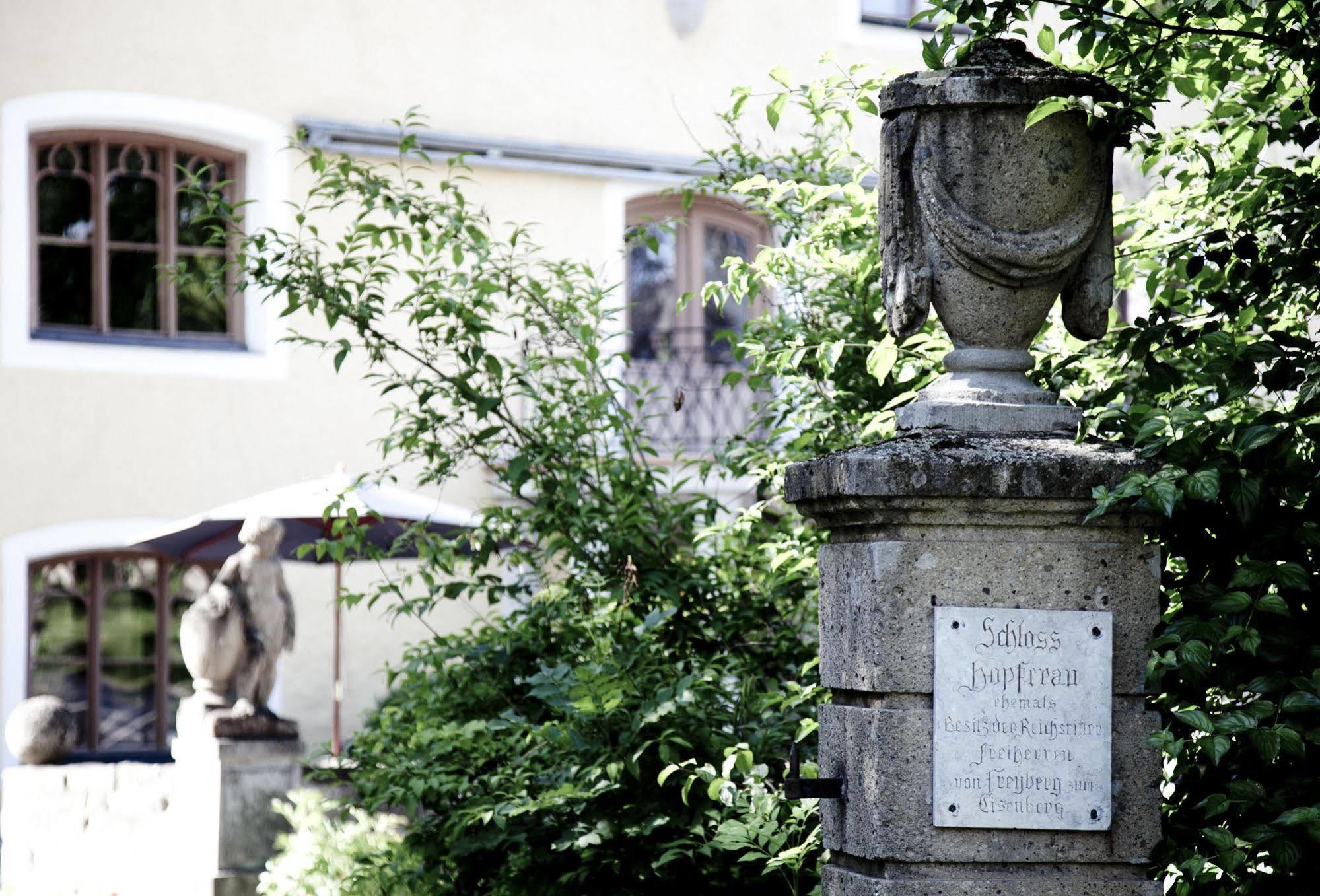Schloss Zu Хопферау Екстериор снимка
